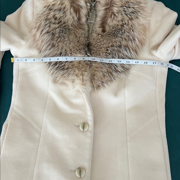 Ellen Tracy Wool & Angora Coat with Genuine Badger Collar - Picture 7 of 8